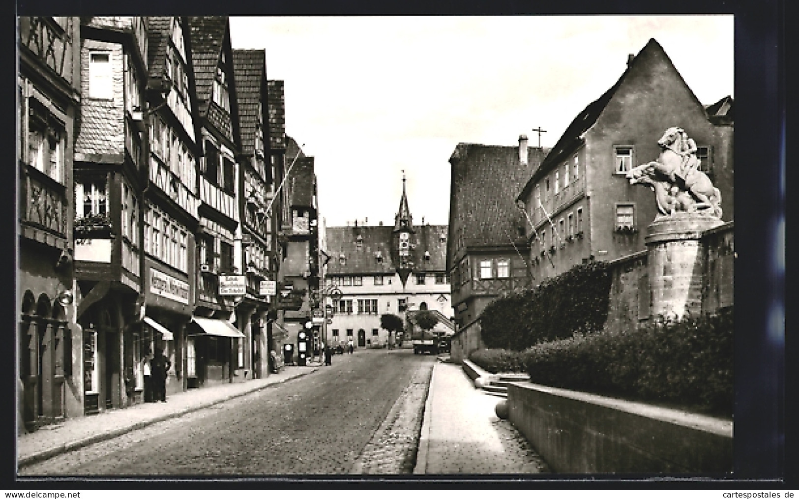 AK Ochsenfurt, Hauptstrasse Mit Rathaus Und Kriegerdenkmal  - Ochsenfurt