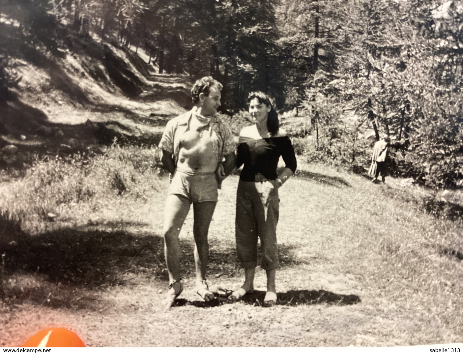 Photo Snapshot 1940 Le Puy-en-Velay Homme, Femme Sur Un Chemin Qui Marche, Homme De Profil, Plus Loin, Homme Qui Marche - Anonieme Personen