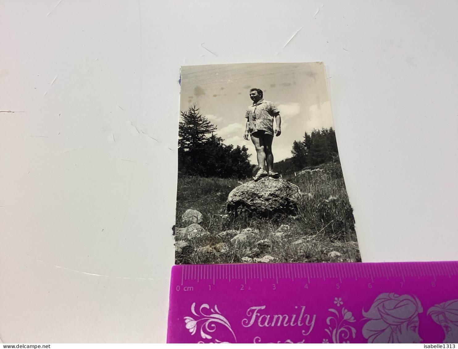 Photo Snapshot 1940 Le Puy-en-Velay Homme, Debout Sur Un Rocher, En équilibre En Short, Chemise - Personnes Anonymes