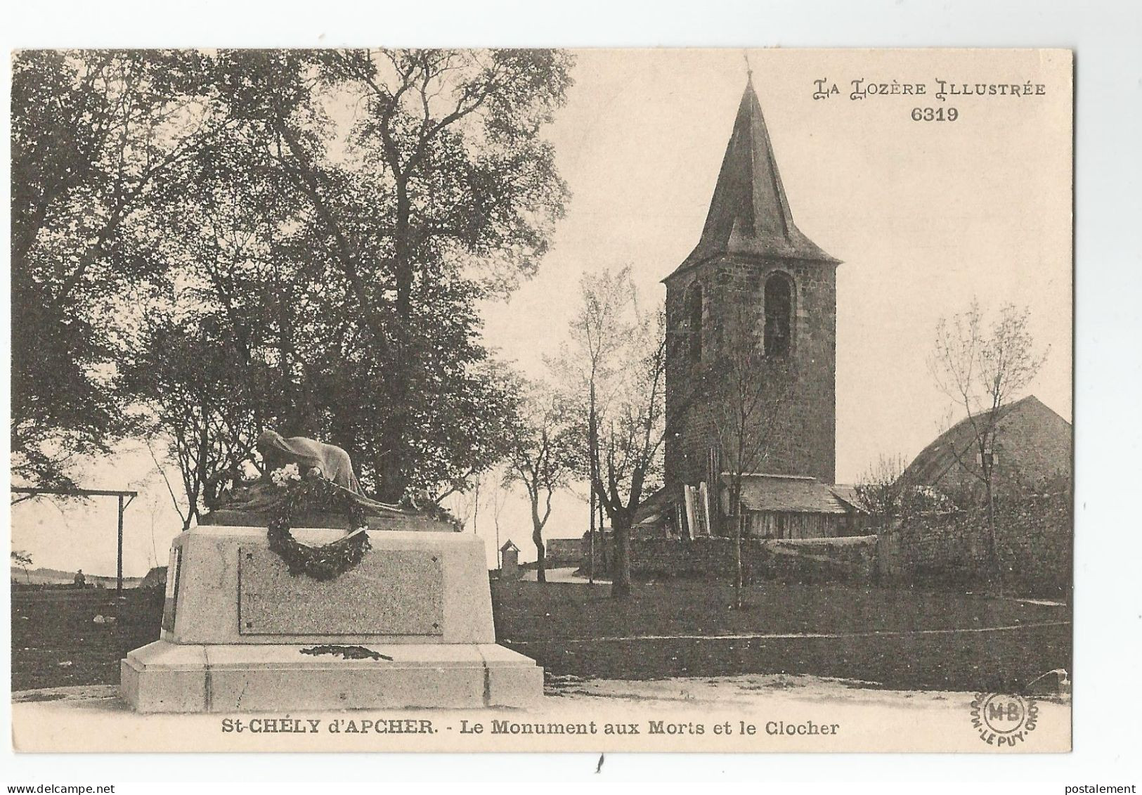 Saint St CHELY D'APCHER - Le Monument Aux Morts Le Clocher - Saint Chely D'Apcher