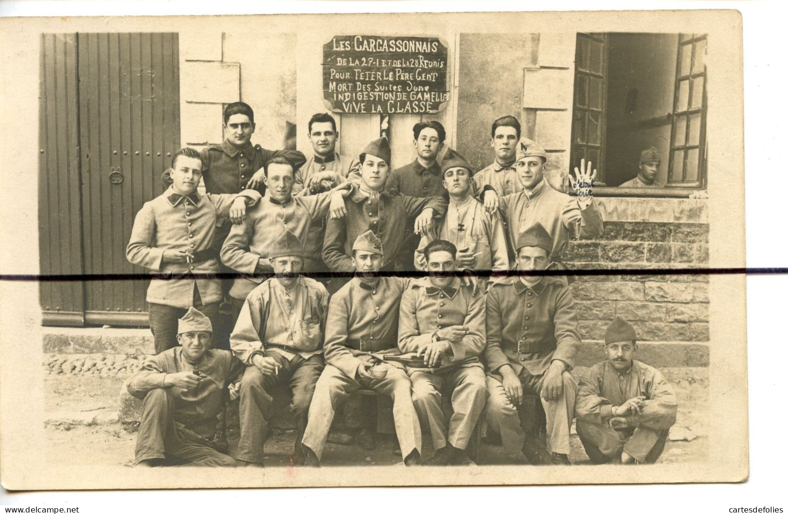 Carte Photo. CPA. Les Carcassonnais De 27 Eme . Soldats Qui Posent Pour La Photo. - Fotografie