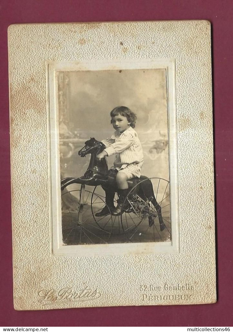 100524 - PHOTO ANCIENNE FORMAT CABINET L PORTAS PERIGUEUX - Enfant Jouet Tricycle Cheval Vélo - Voorwerpen