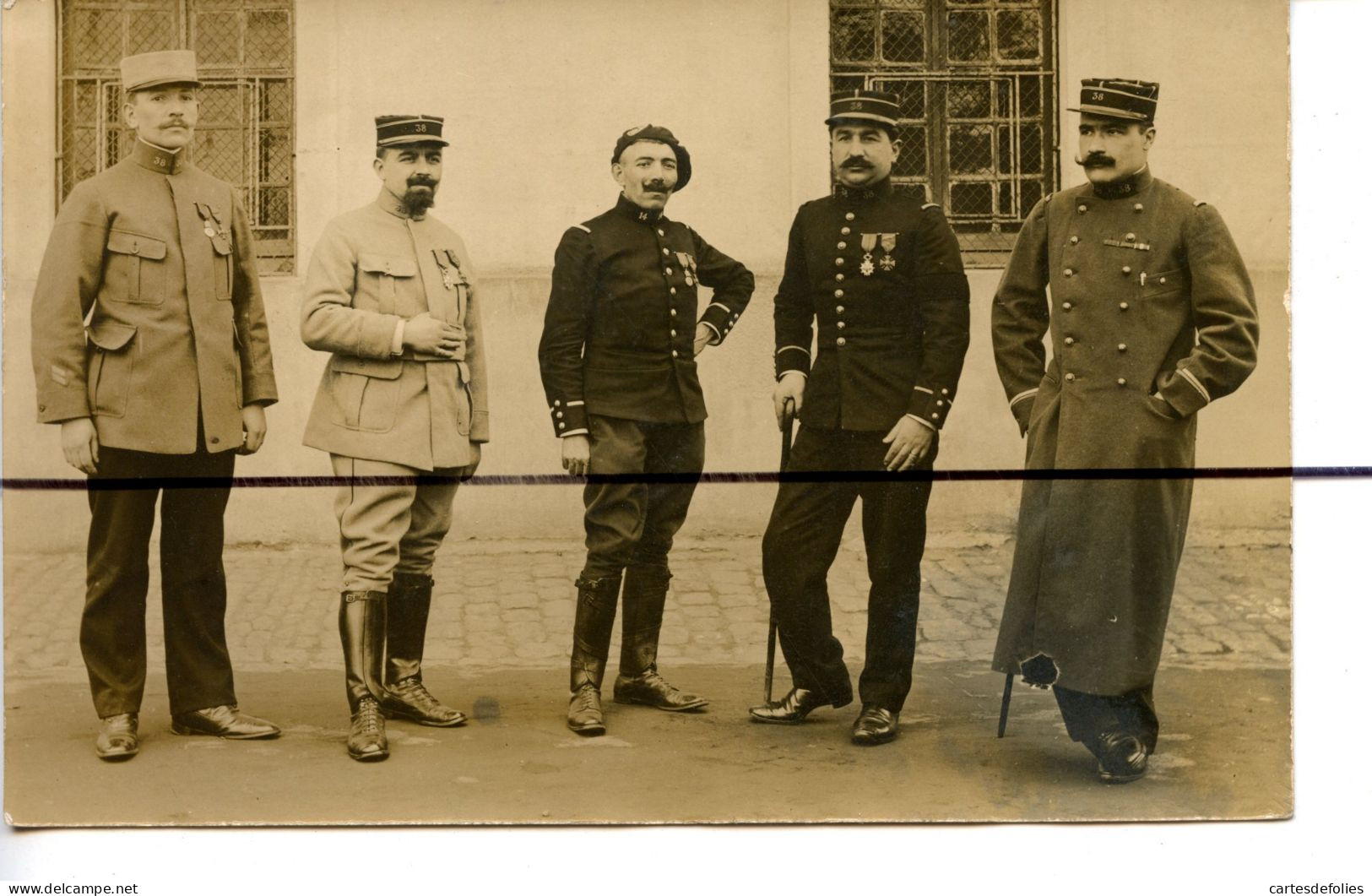 Carte Photo. CPA .LOIRE. D42. SAINT ETIENNE  .  Soldats Qui Posent Pour La Photo. - Saint Etienne