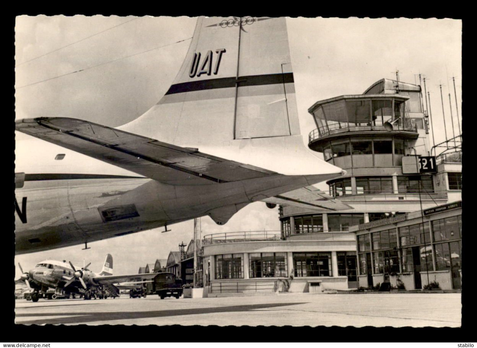 AVIATION - AEROPORT DE PARIS-LE-BOURGET - SUPER D.C.6 DE LA COMPAGNIE U.A.T. - 1946-....: Modern Tijdperk