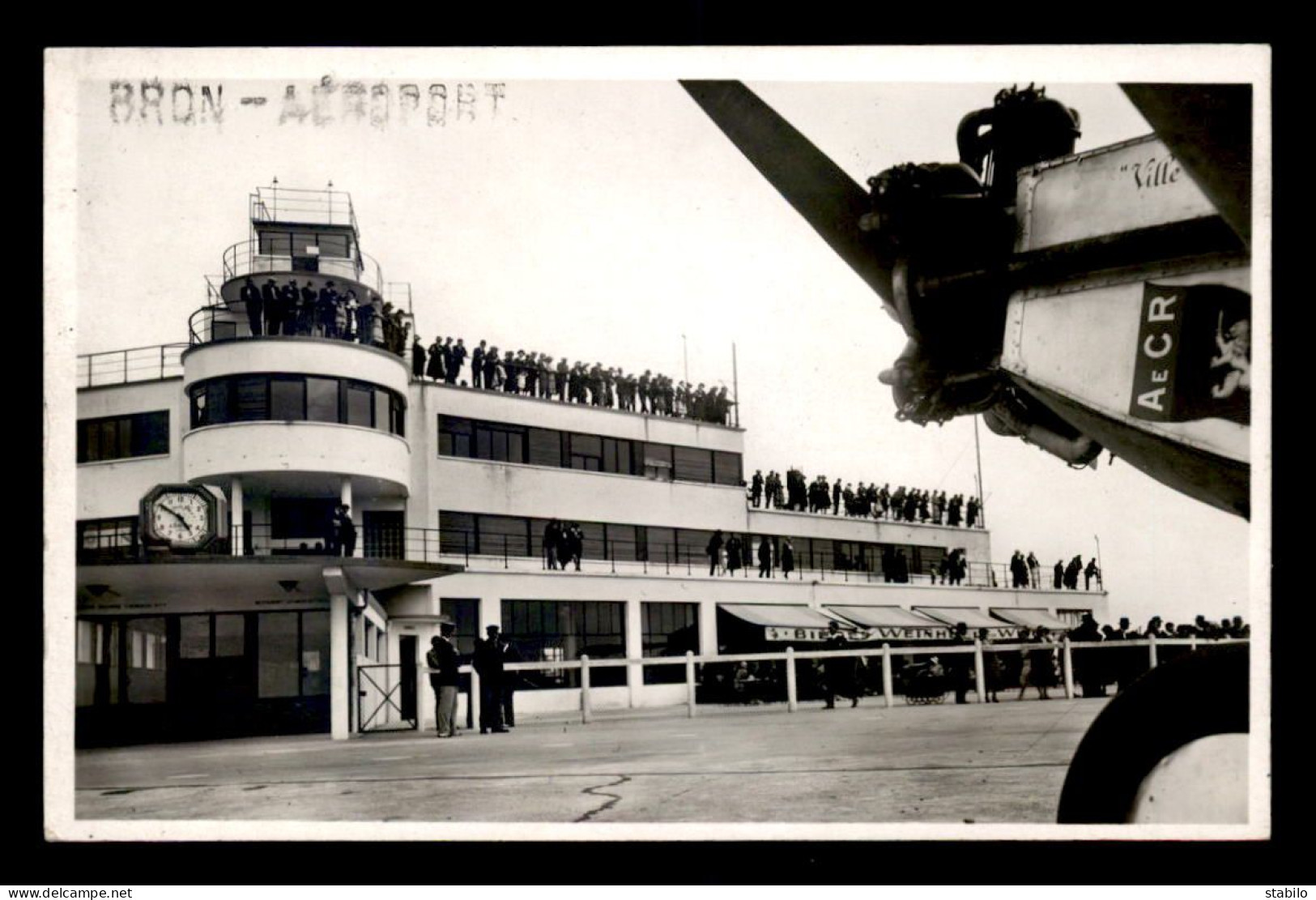 AVIATION - LYON - PORT AERIEN DE BRON - LES TERRASSES DE L'AEROGARE - Vliegvelden