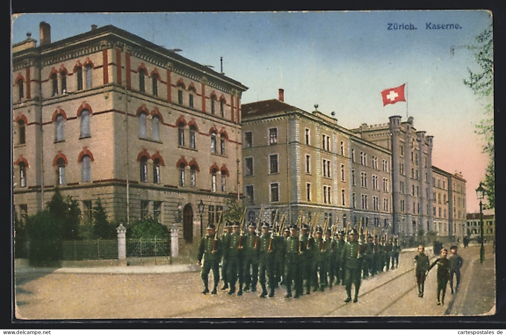 AK Zürich, Kaserne, Soldaten Marschieren In Strasse  - Other & Unclassified