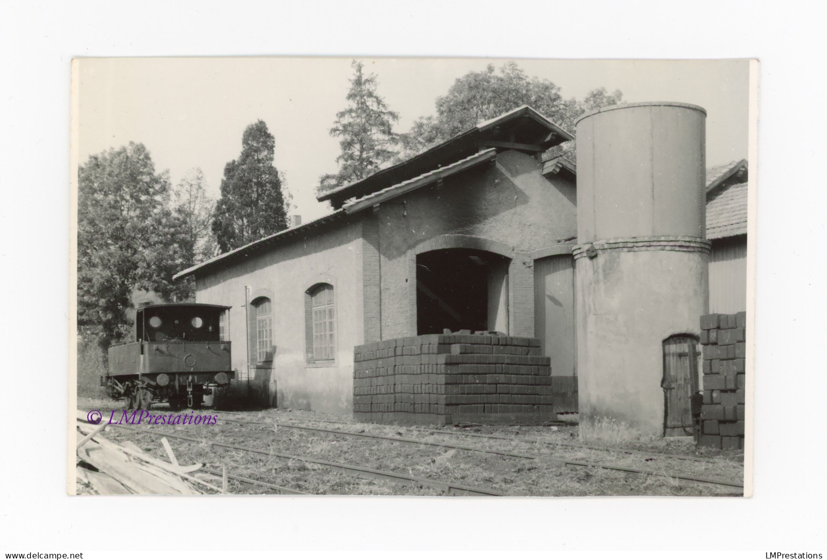 Photo Locomotive CFL Limagne Dépôt Atelier Billom 1962 Puy De Dôme 63 Auvergne France Train Gare Chemin Fer Vapeur VNS - Treinen