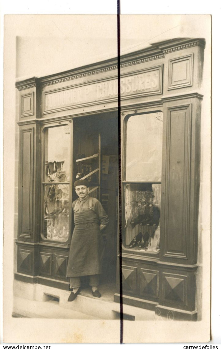 Carte Photo A Identifier  .CPA. Devanture Magasin Commerce FOUDURIER  . P ??  Chaussures - Fotografie