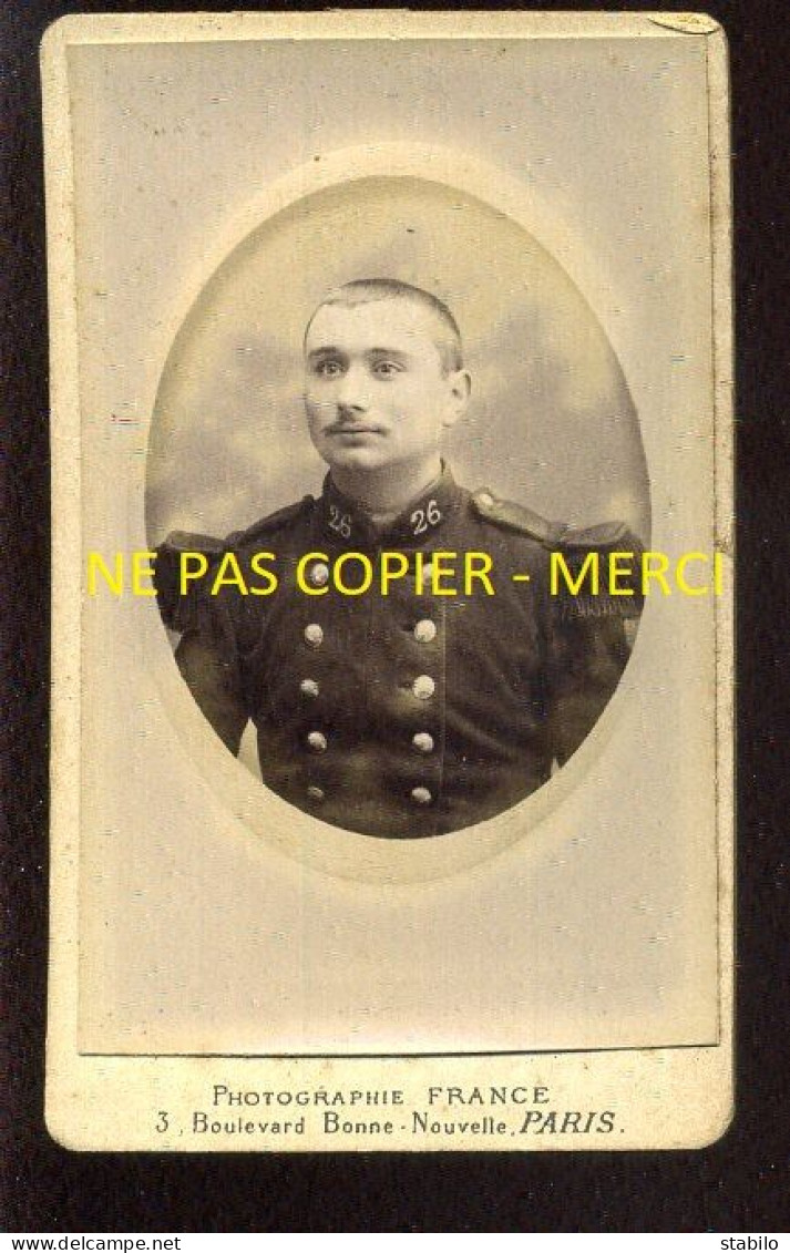 MILITAIRE - 26 SUR LE COL - PHOTOGRAPHIE FRANCE, PARIS - FORMAT CDV  - War, Military