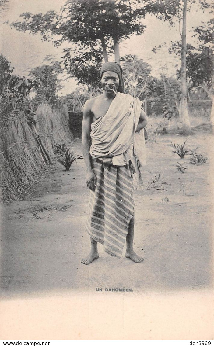 Afrique - DAHOMEY - Un Dahoméen Fumant La Pipe - Précurseur - Dahomey