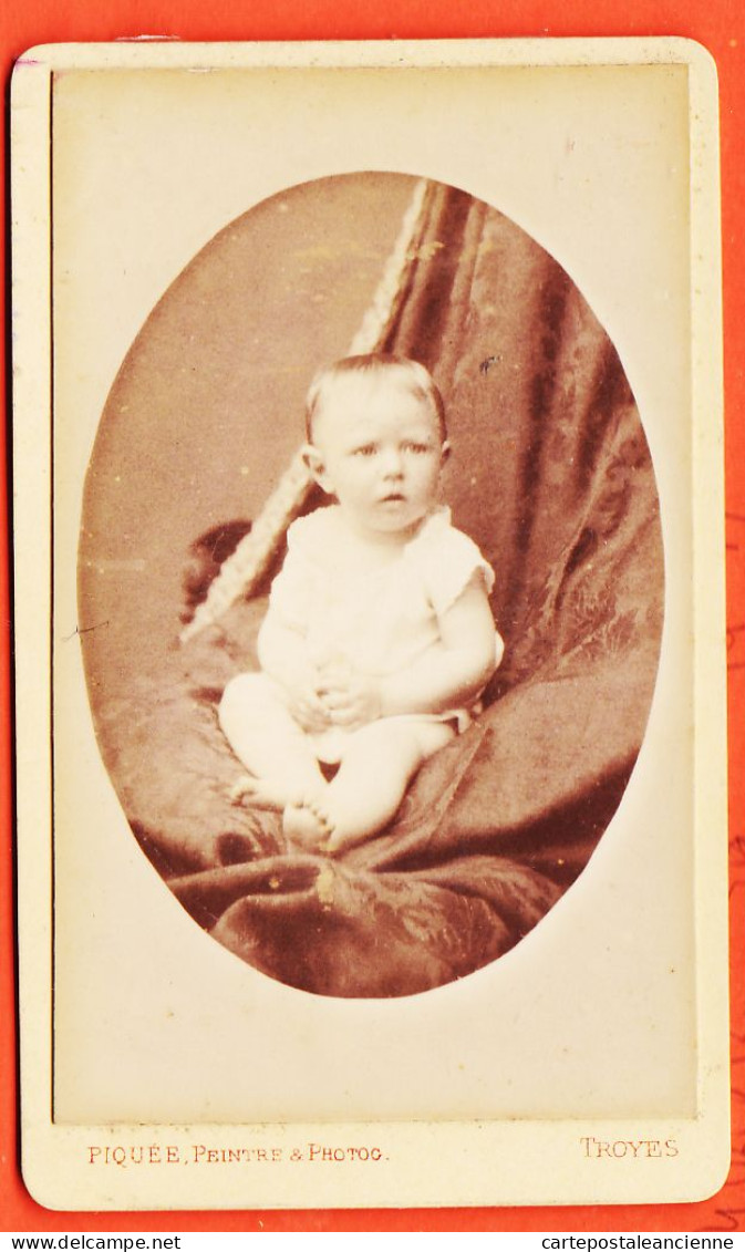 01166 / ⭐ Photo CDV TROYES 10-Aube ◉ Peintre-Photographe PIQUEE Près Gare Succursale ROMILLY ◉ Bébé Assis Tenture - Anonymous Persons