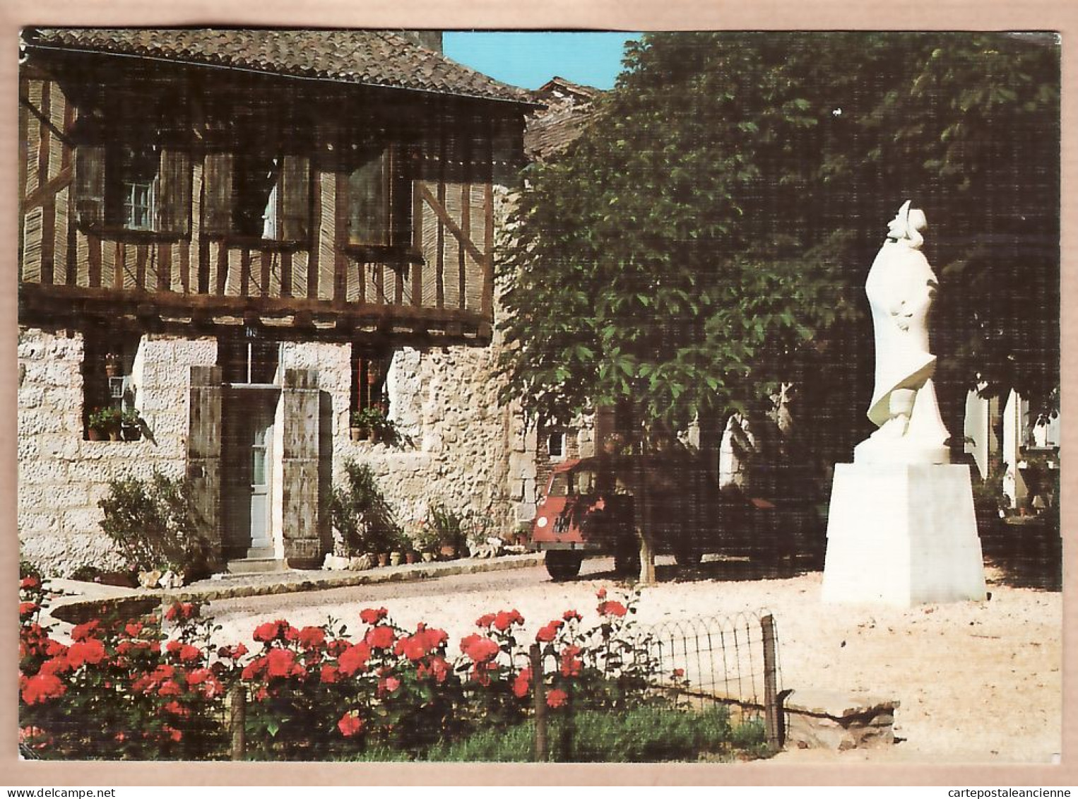 01182 / BERGERAC 24-Dordogne Renault 4L Noyer Place Docteur CAYLA Statue CYRANO De VAROQUEAUX 1975s RENE N°1174 - Bergerac