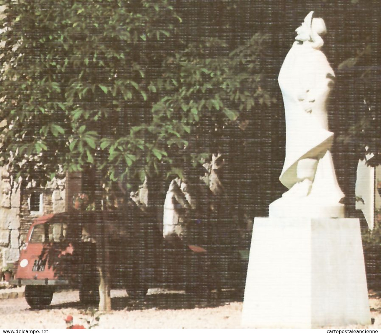 01182 / BERGERAC 24-Dordogne Renault 4L Noyer Place Docteur CAYLA Statue CYRANO De VAROQUEAUX 1975s RENE N°1174 - Bergerac