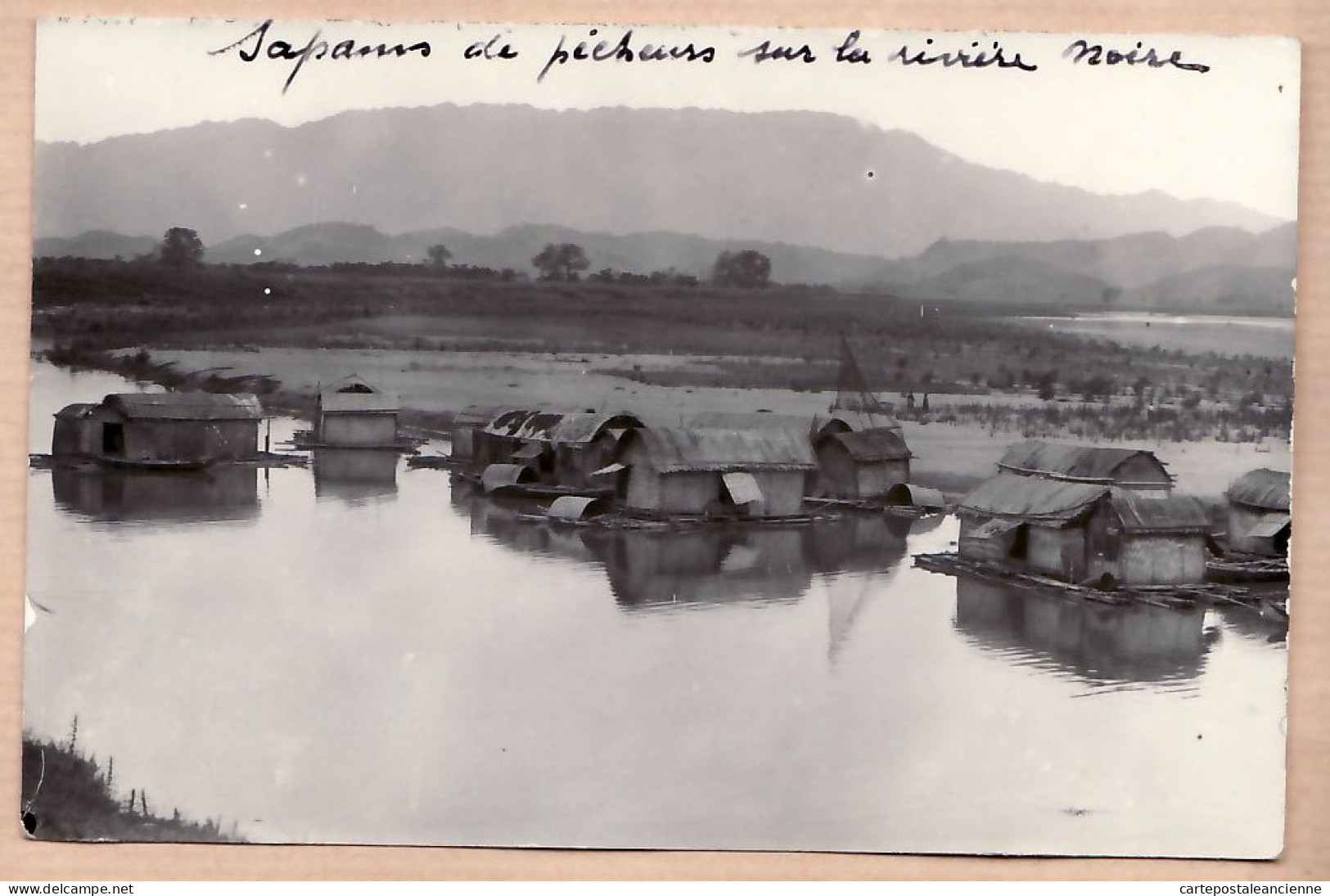 01017 / ♥️ ◉ Lisez 1932 Pierrot Fait Toujours La Bombe Carte-Photo SampanS Sapams Pêcheurs Rivière NOIRE Album ROSSIGNO - Viêt-Nam