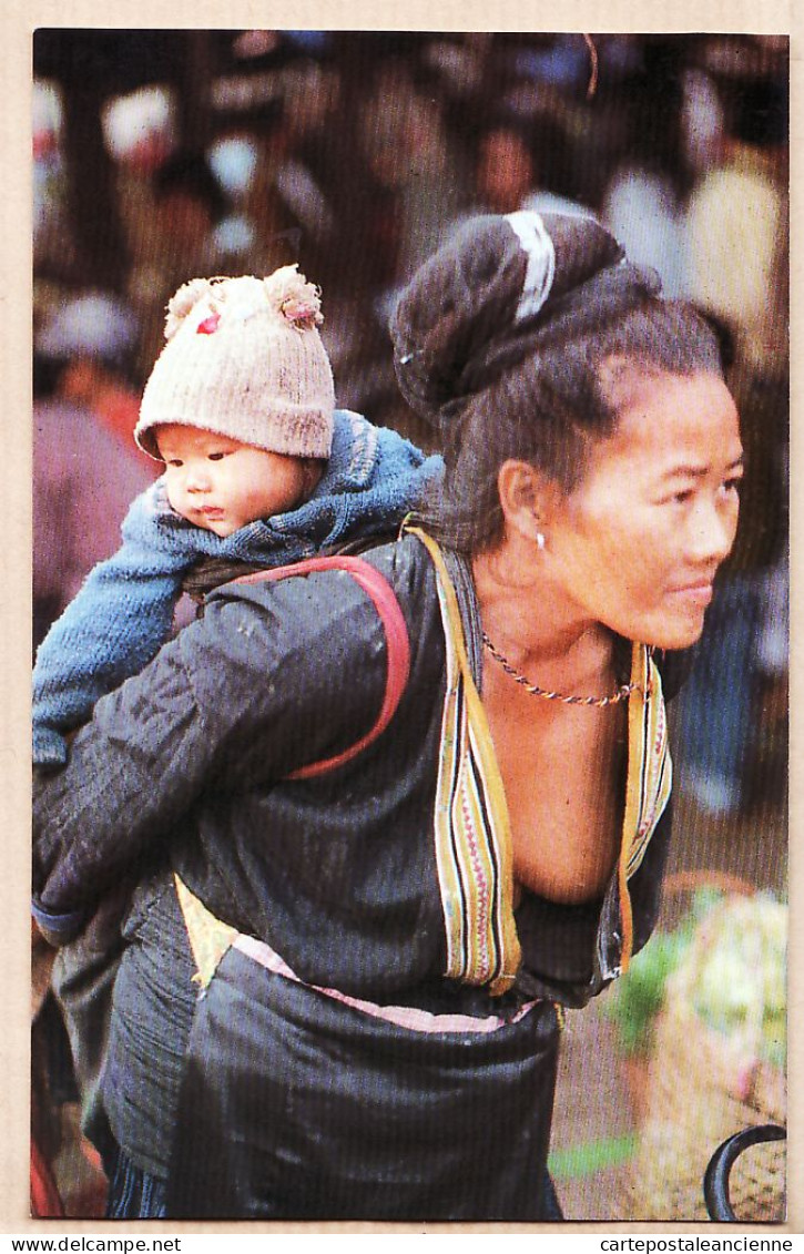01036  / ⭐ ◉  North Thailand Ethnic OLD THAI MEO Hill Tribe Women Carring Her Crand Child THAÏLANDE A127 PHATANA - Tailandia
