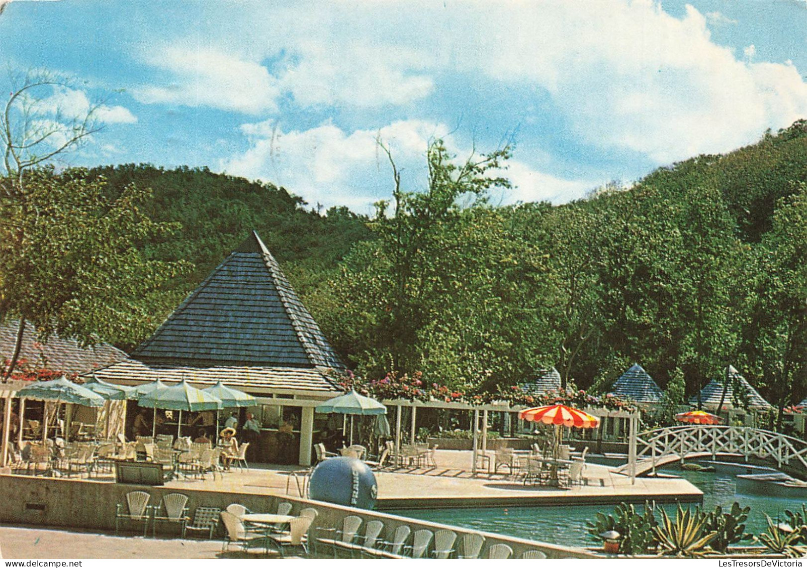 FRANCE - Deshaies - Hôtel Fort Royal - La Piscine Et Son Bar - La Guadeloupe - Colorisé -  Carte Postale - Basse Terre