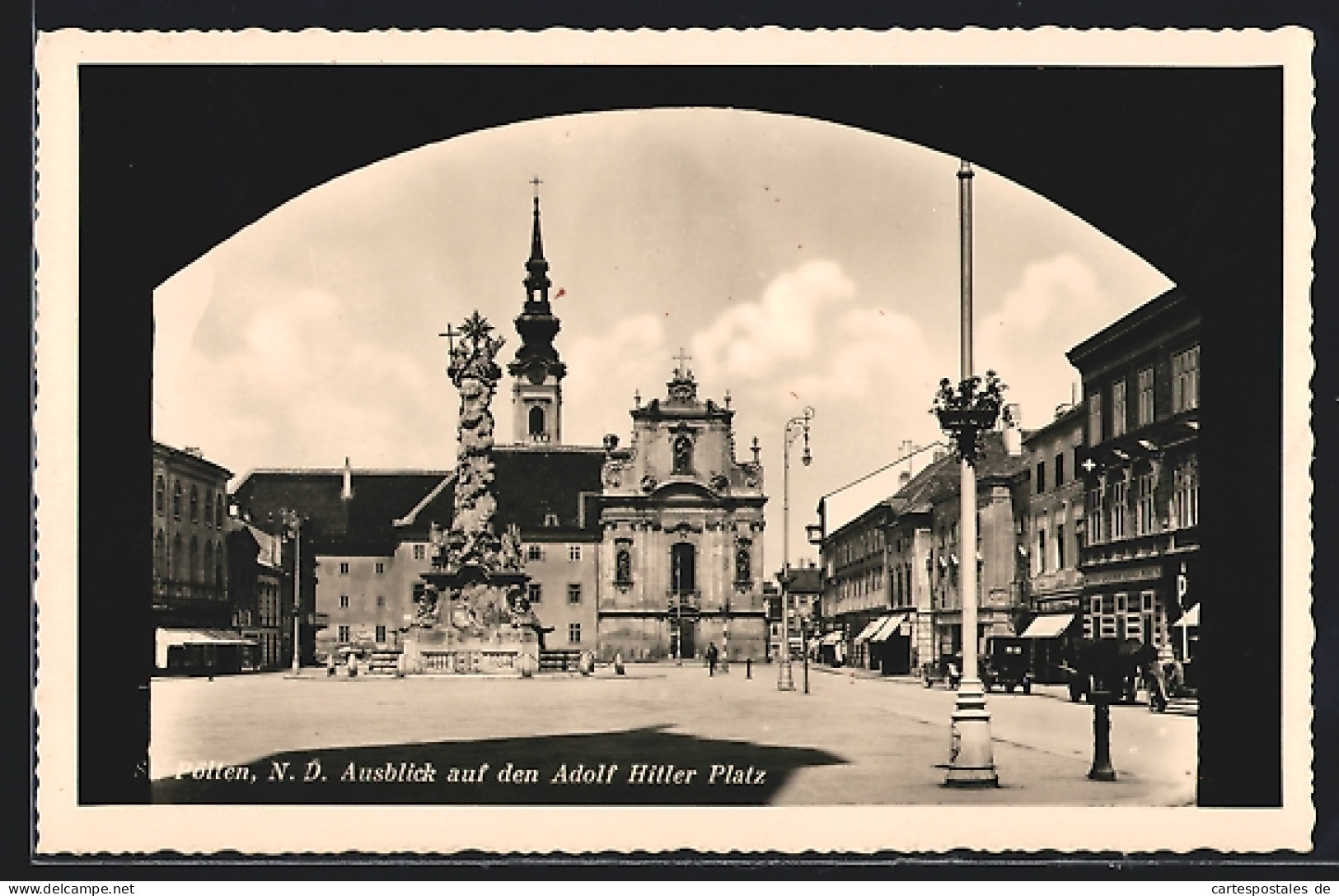 AK St. Pölten /N.-D., Ausblick Auf Den Platz Mit Denkmal  - Autres & Non Classés