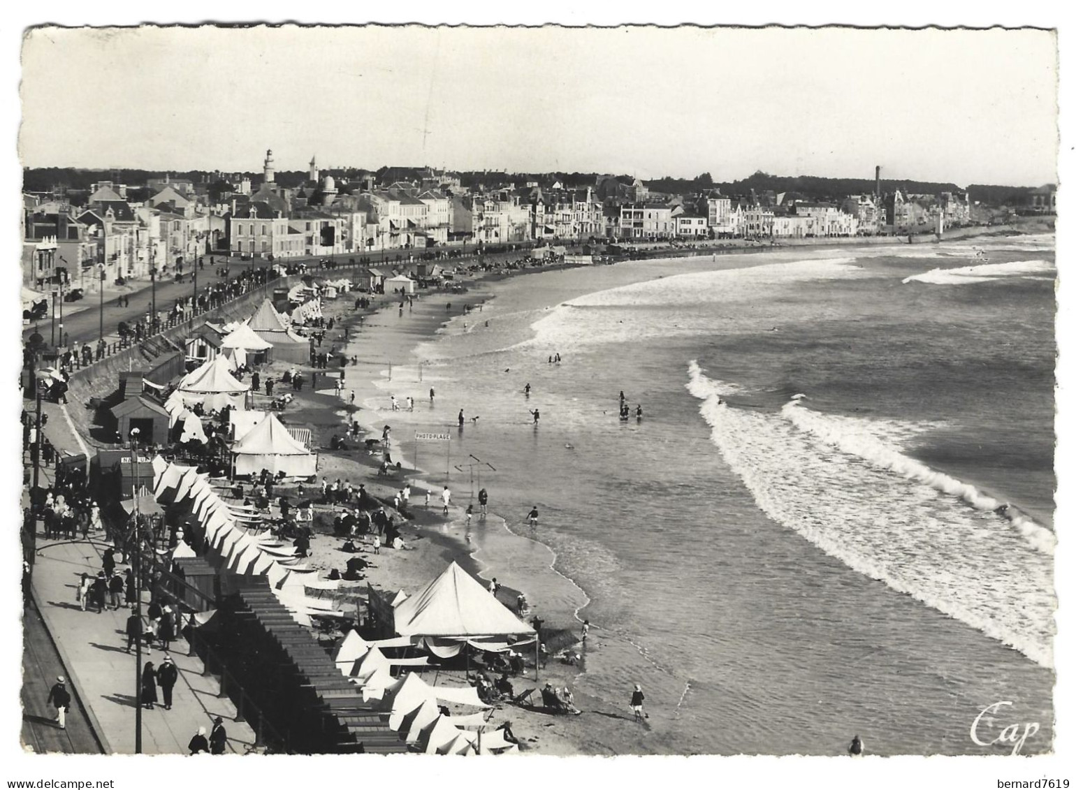 85   Les Sables D'olonne -  Le Remblai Et La Plage - Sables D'Olonne