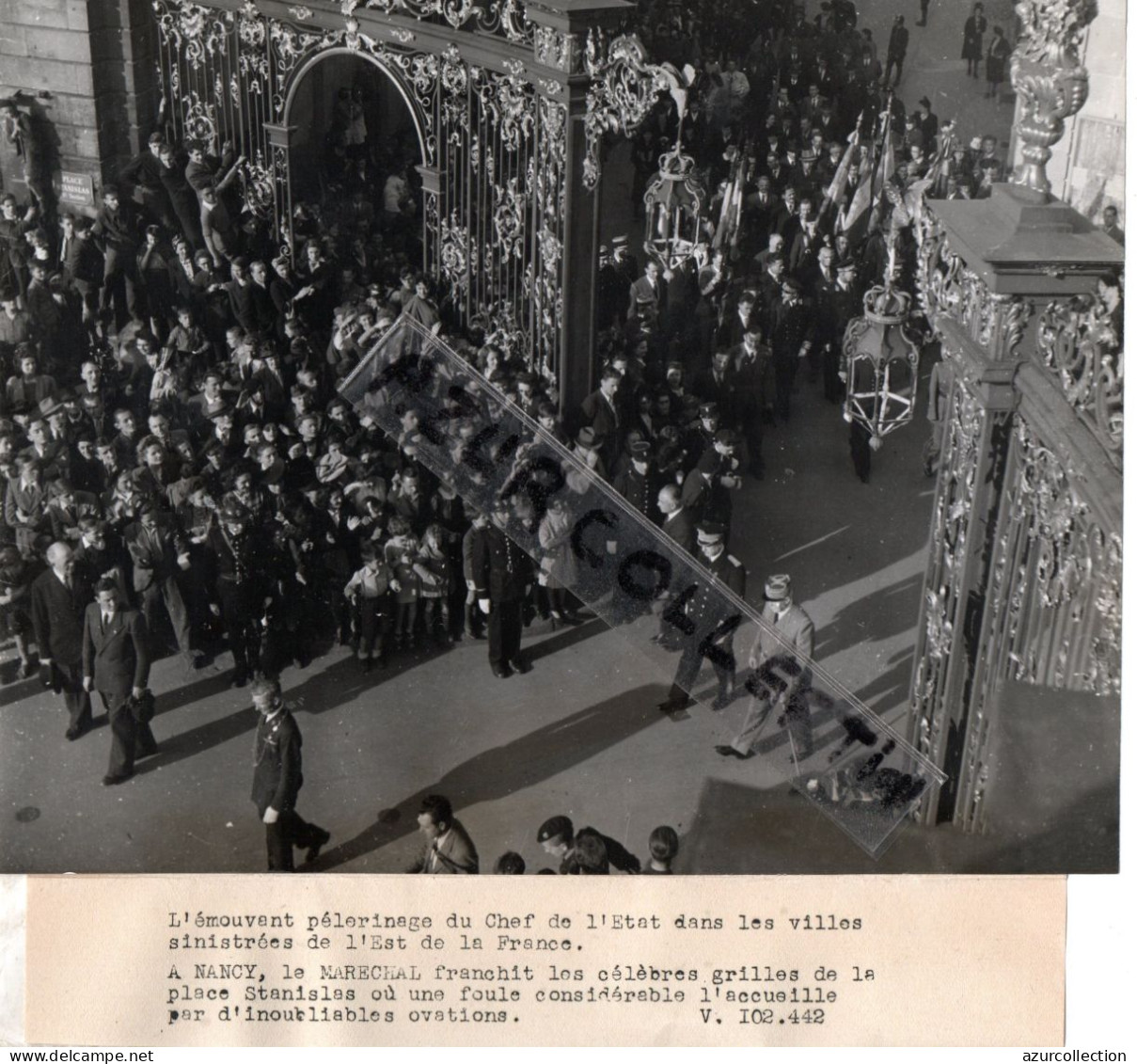 39/45 VISITE DU MARECHAL PETAIN A NANCY . LE MARECHAL FRANCHIT LES GRILLES PL STANISLAS - Personalidades Famosas