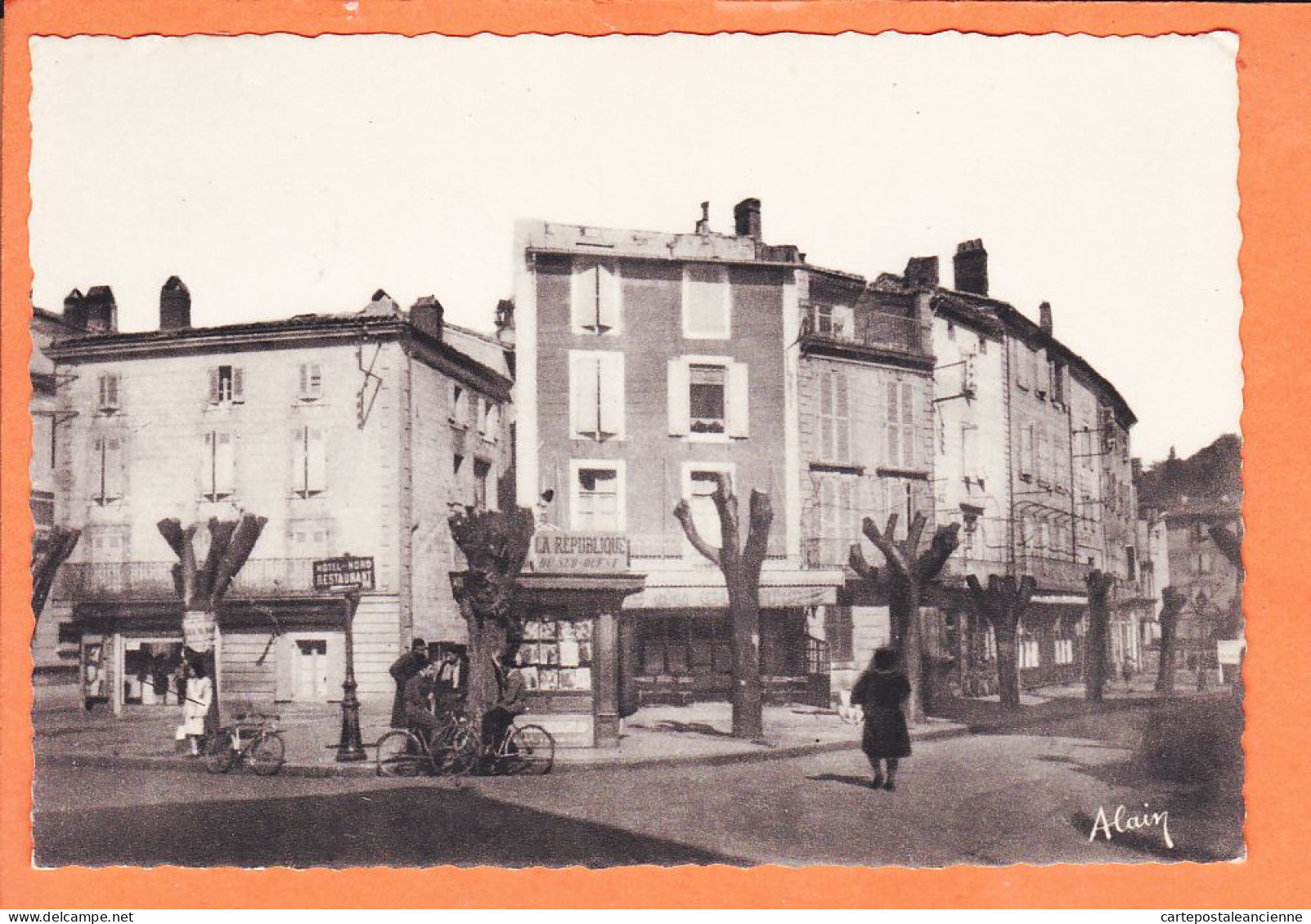 01921 / MAZAMET 81-Tarn Kiosque Journaux Jeunes Cyclistes Animation Mazamétaine Place OLOMBEL 1940s ALAIN N°1 - Mazamet
