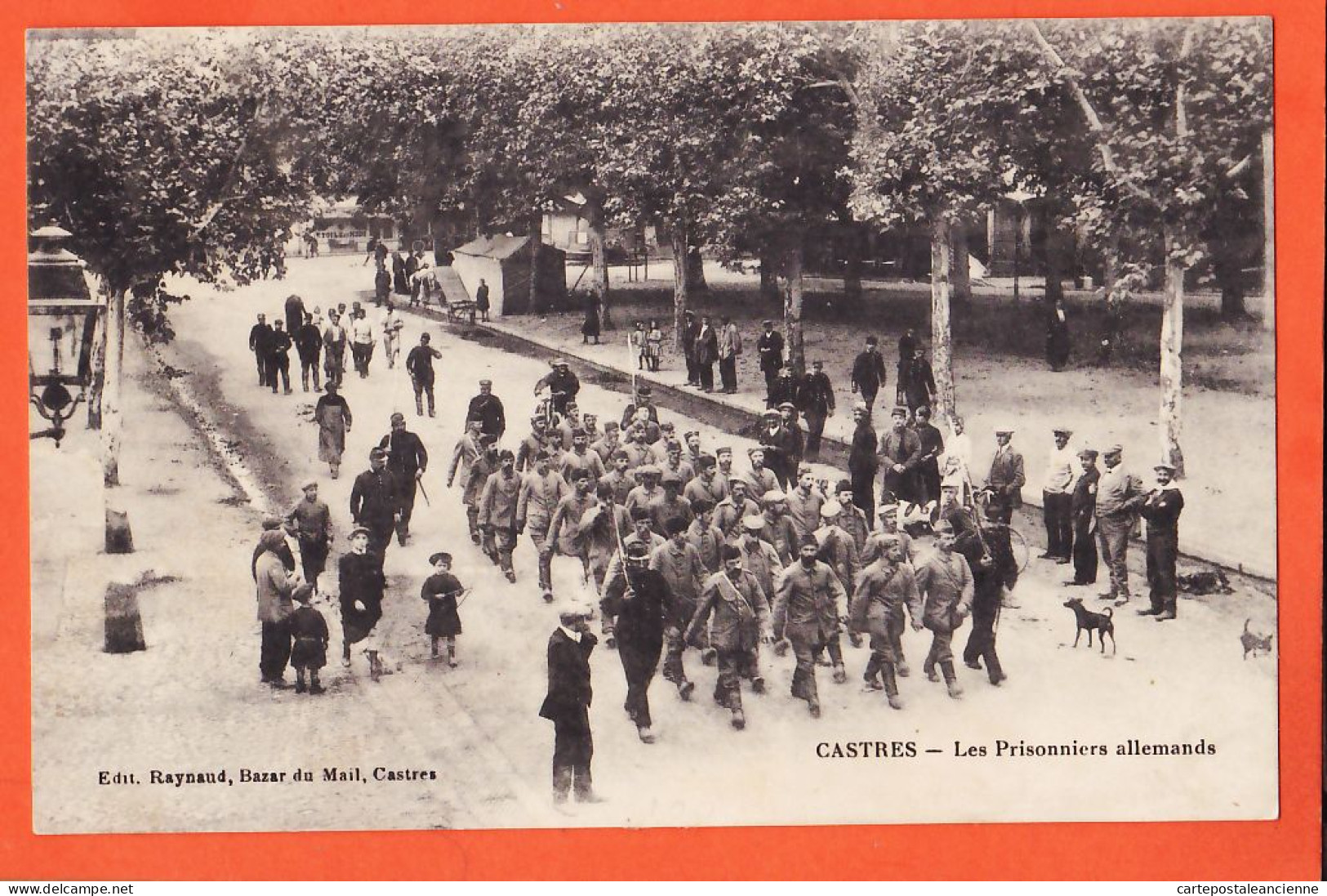 01891 / CASTRES 81-Tarn Prisonniers Allemands ( Remontant Avenue De Mazamet) 1915 RAYNAUD Bazar Mail - Castres