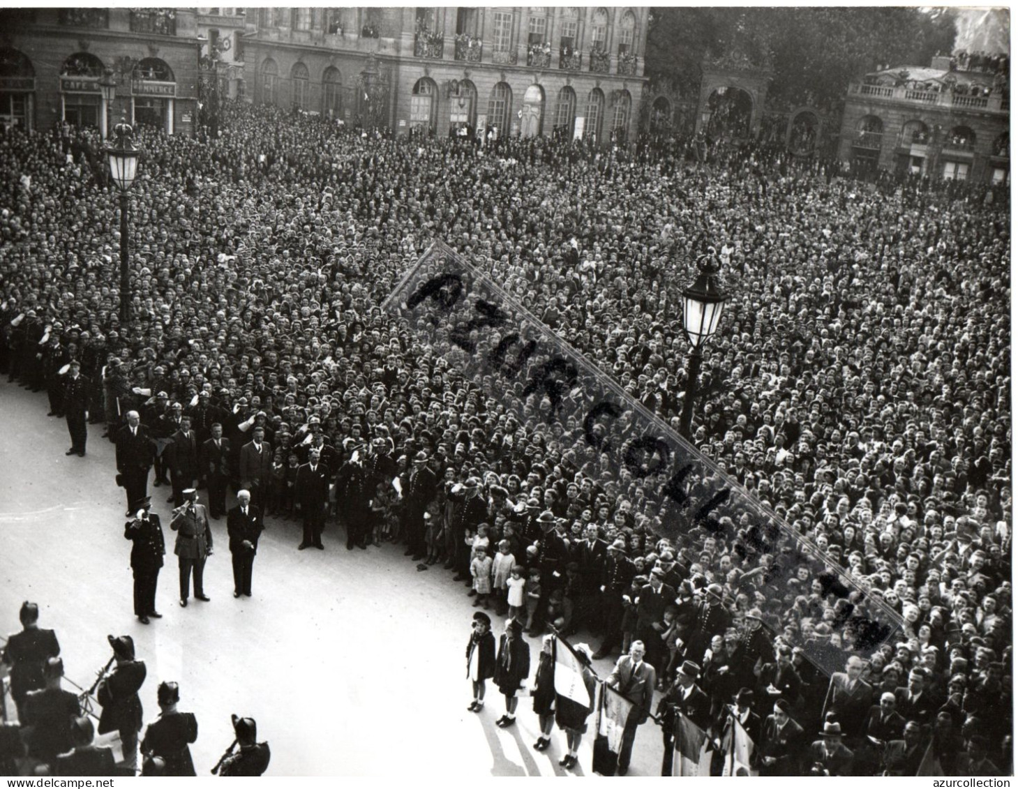 39/45 VISITE DU MARECHAL PETAIN A NANCY .  PL STANISLAS . L'ENVOI DES COULEURS - Célébrités