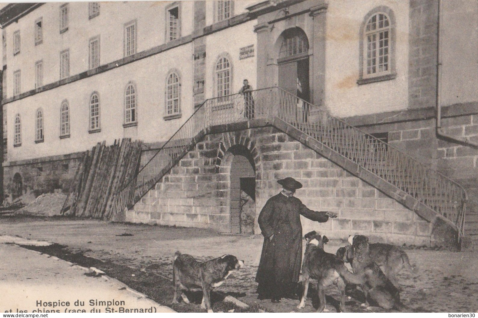 CPA SUISSE  HOSPICE DU SIMPLON  RELIGIEUX ET CHIENS ST BERNARD - Sonstige & Ohne Zuordnung