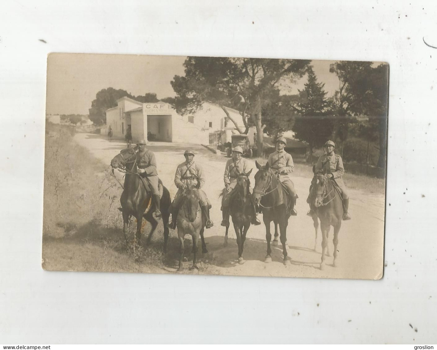 NIMES (GARD) CARTE PHOTO AVEC MILITAIRES FRANCAIS A CHEVAL 1925 - Nîmes