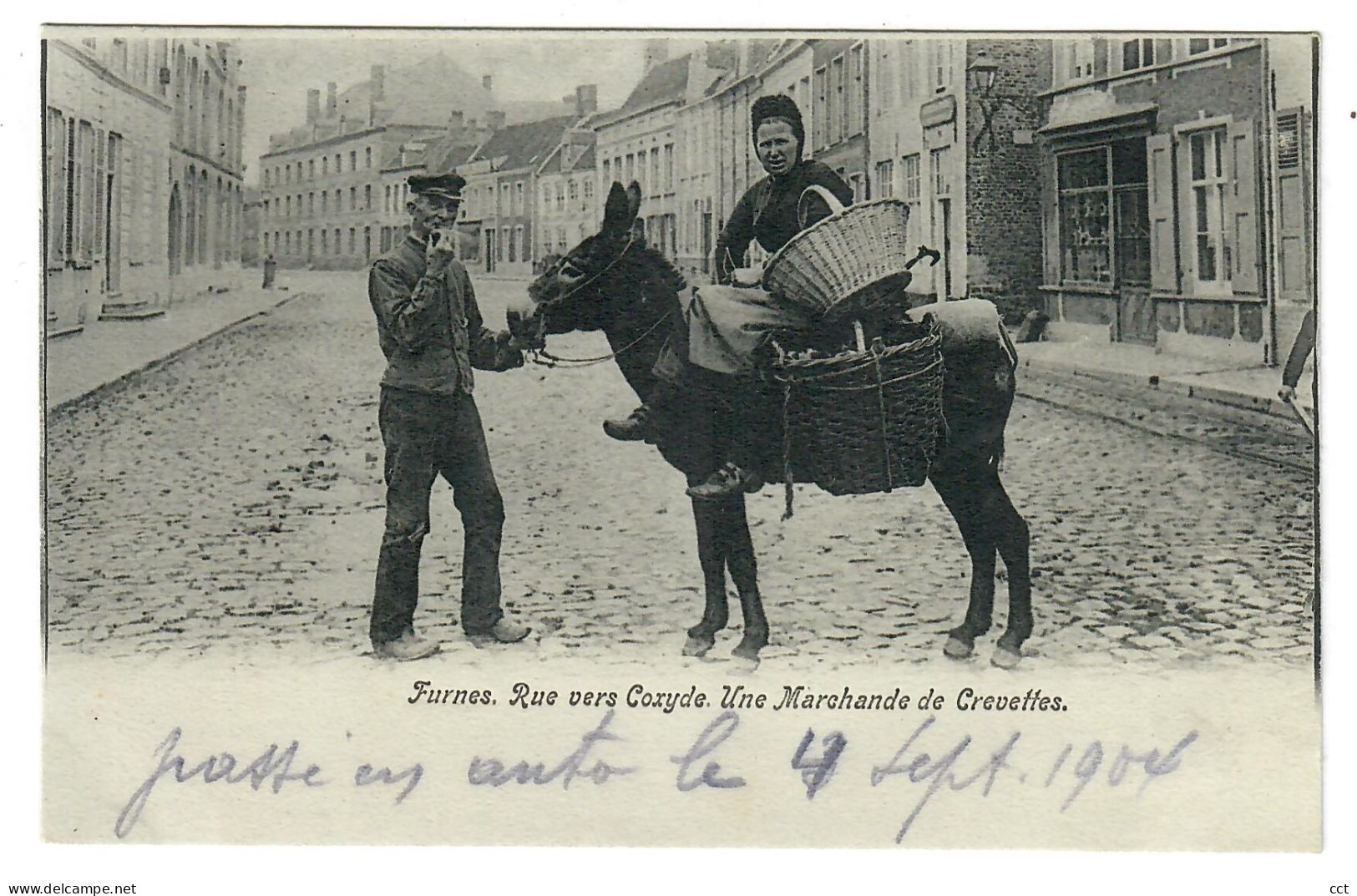 Furnes  Veurne    Rue Vers Coxyde   Une Marchande De Crevettes - Veurne