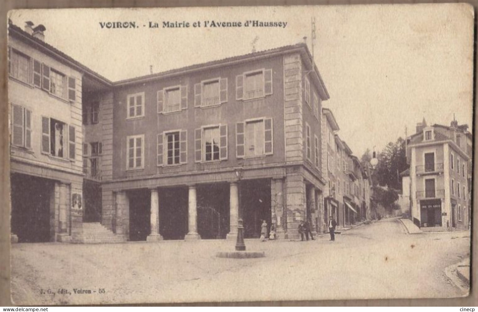 CPA 38 - VOIRON - La Mairie Et L'Avenue D'Haussey - TB PLAN CENTRE PLACE VILLE ANIMATION - Voiron