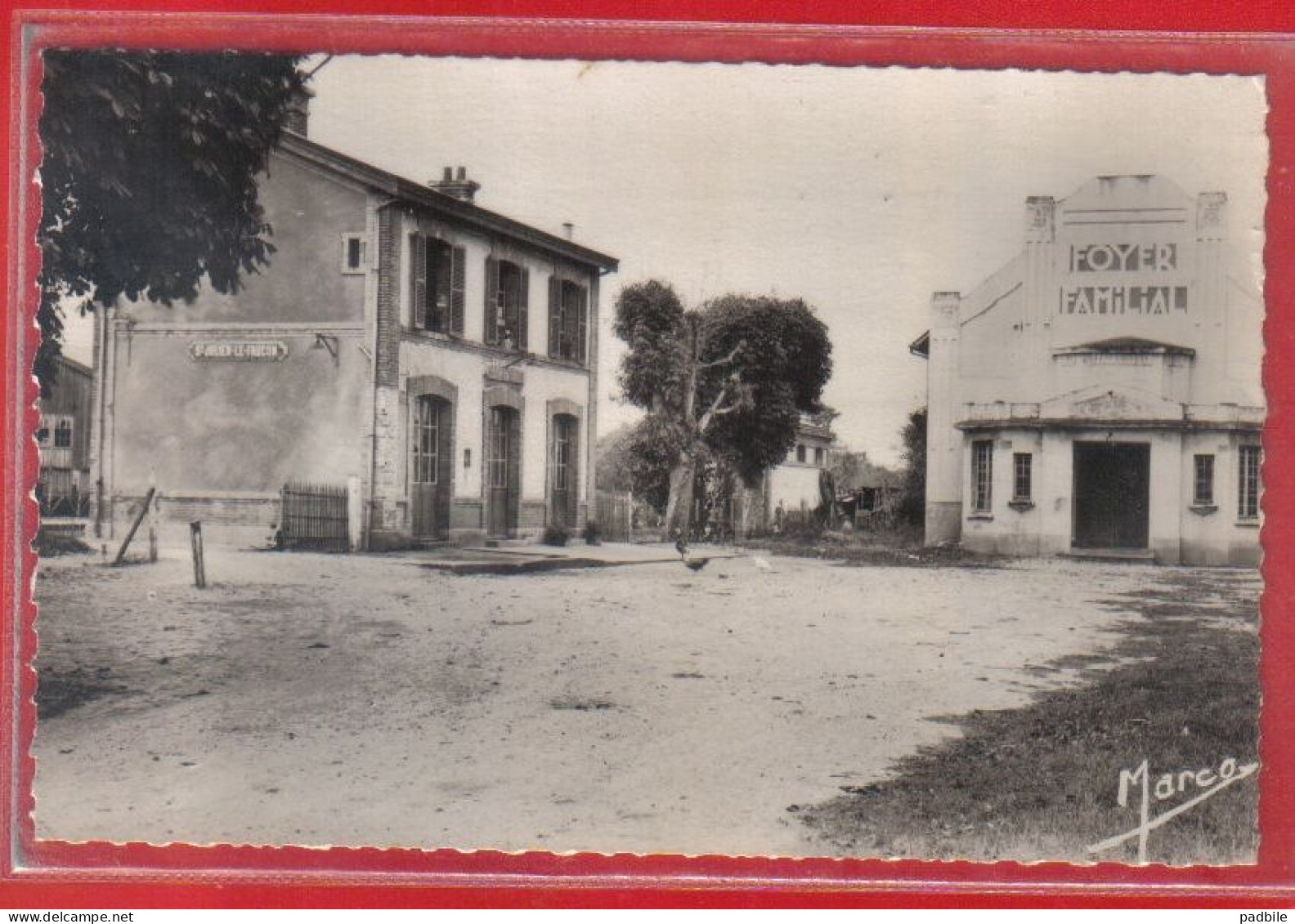 Carte Postale 14. Saint-Julien-le-Faucon La Gare Et La Salle Des Fêtes   Foyer Familial  Très Beau Plan - Other & Unclassified