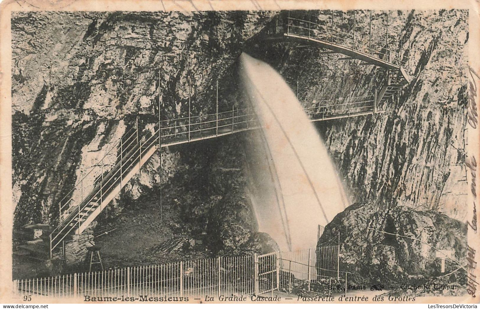 FRANCE - Baume Les Messieurs - La Grande Cascade - Passerelle D'entrée Des Grottes - Carte Postale Ancienne - Baume-les-Messieurs