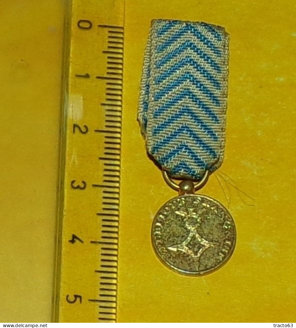 MEDAILLE EN REDUCTION  DE LA MEDAILLE D'AFRIQUE DU NORD  , REPUBLIQUE FRANCAISE , RUBAN D'ORIGINE EN BON ETAT ,  VOIR PH - France