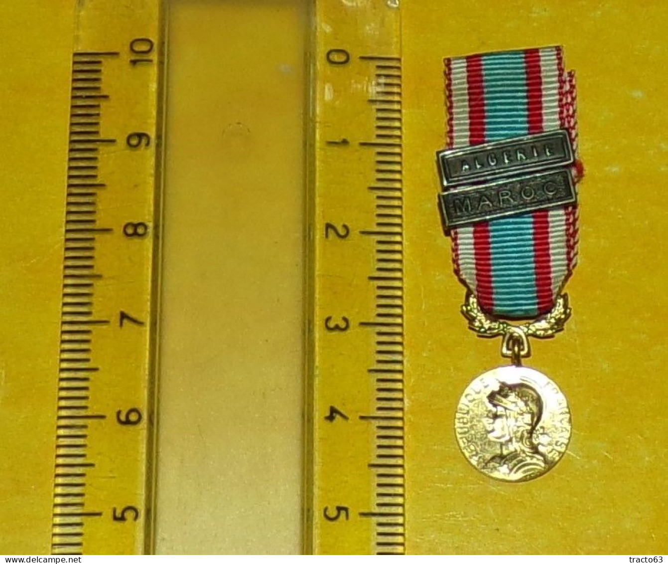 MEDAILLE EN REDUCTION  DE LA MEDAILLE COMMEMORATIVE OPERATIONS DE SECURITE ET MAINTIEN DE L'ORDRE AVEC AGRAPHE ALGERIE E - Frankreich