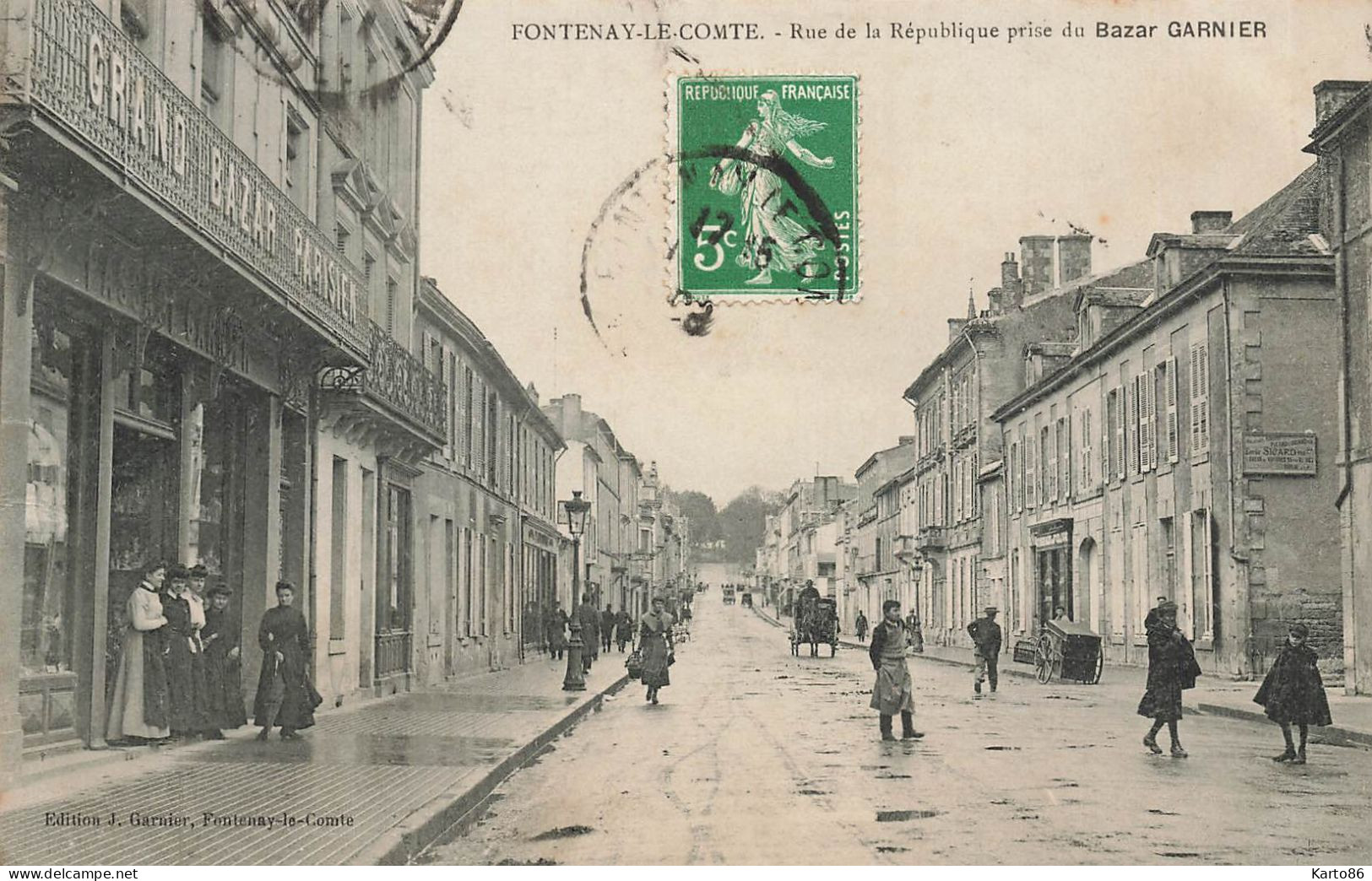 Fontenay Le Comte * Rue De La République Prise Du Bazar GARNIER ( Grand Bazar Parisien ) Commerce Magasin - Fontenay Le Comte