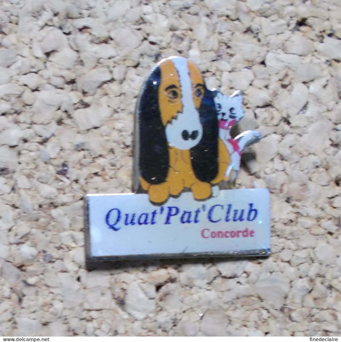 Pin's - Quat' Pat' Club - Concorde - Chien - Animaux