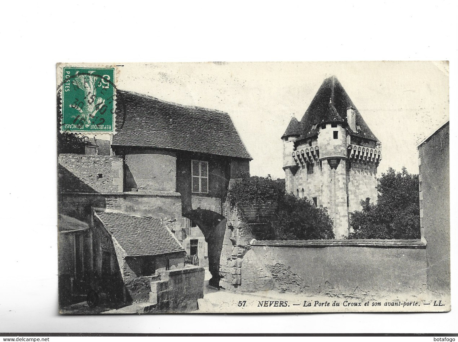 CPA DPT 58 NEVERS ; LA PORTE DU CROUX  ET SON AVANT PORTE - Nevers