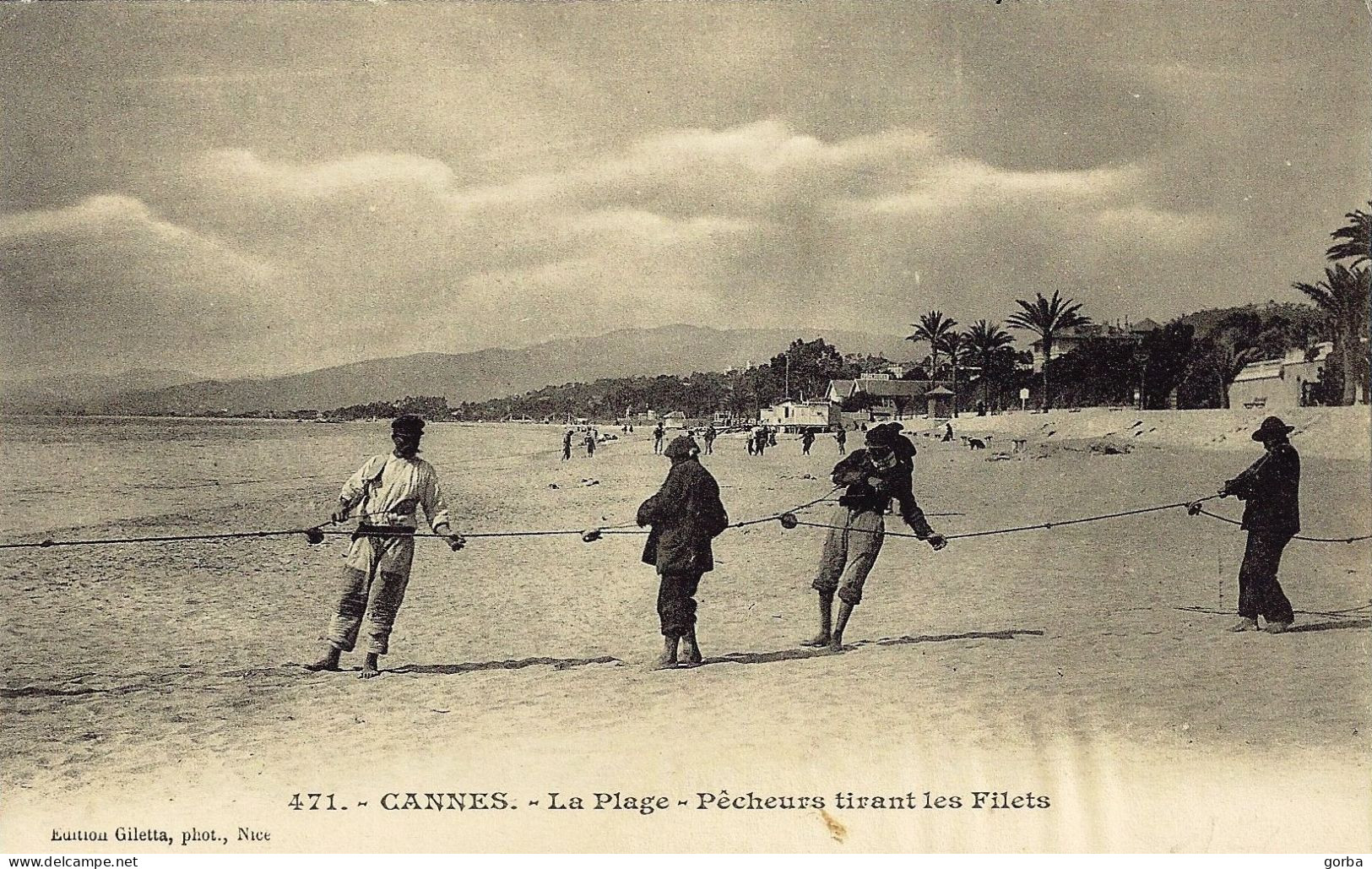 *CPA  - 06 - CANNES -La Plage - Pêcheurs Tirant Les Filets - Cannes