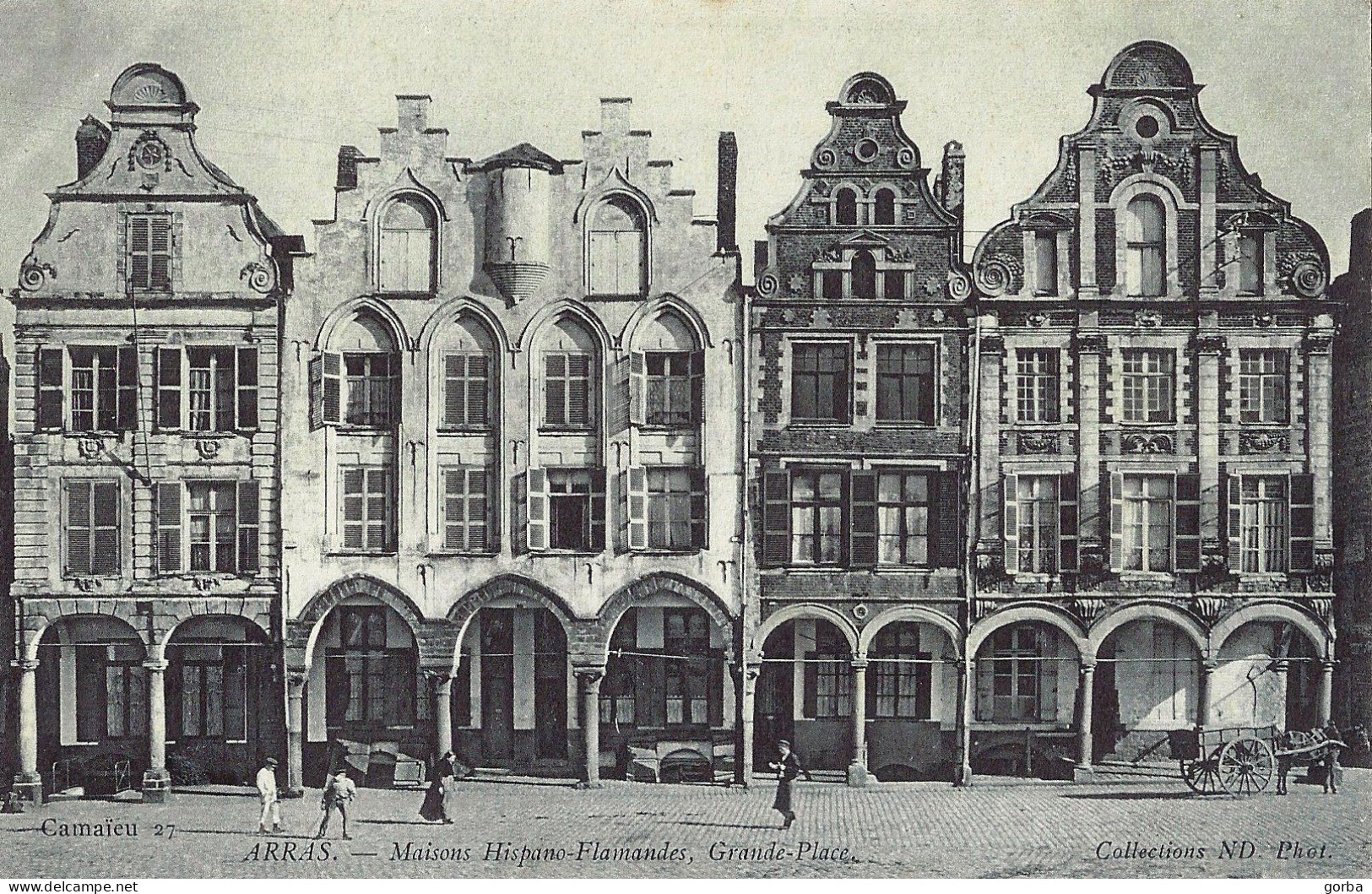 *CPA  - 62 - ARRAS - Maisons Hispano-Flamandes, Grande Place - Arras