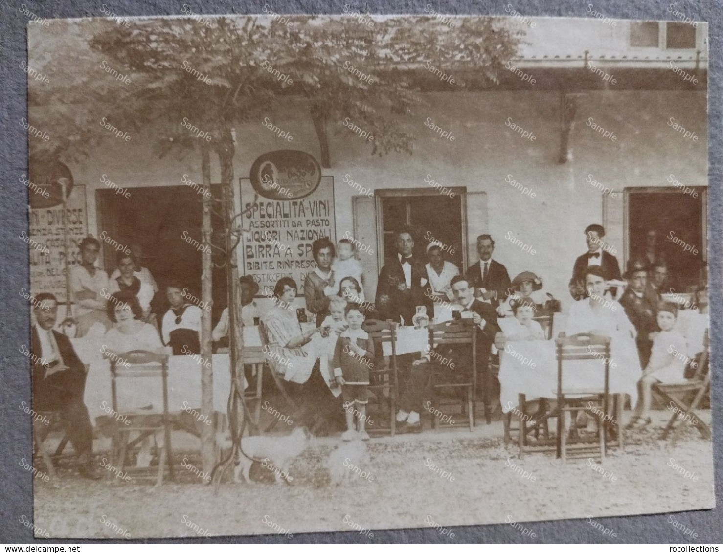 Italia Foto Sepia. Persone All'Albergo Trieste A GRADO. Restaurant Ristorante. 102x75 Mm. Incollata Su Cartone. - Europe