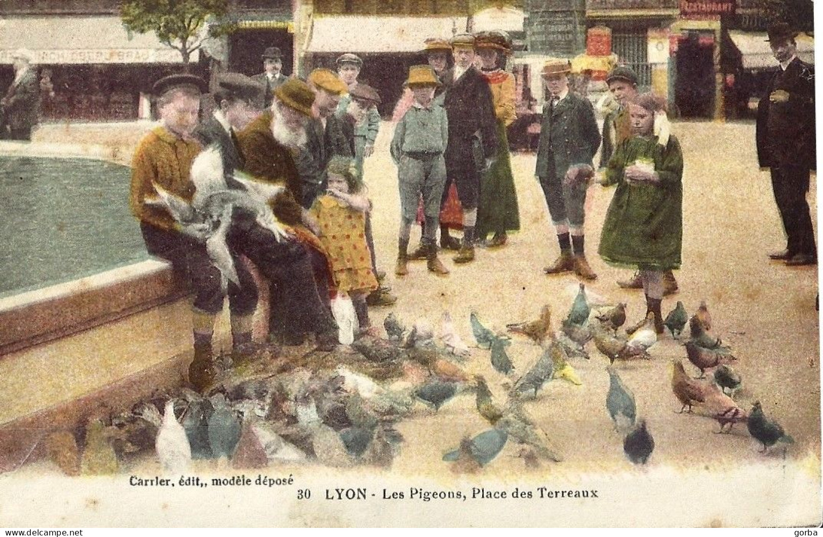 *CPA - 69 - LYON - 1er - Place Des Terreaux - Les Pigeons - Colorisé - Lyon 1