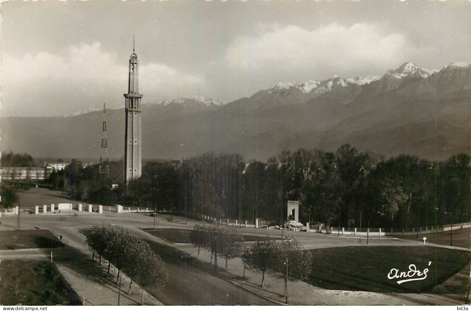 38 - GRENOBLE - MONUMENT DES DIABLES BLEUS - TOUR DE L'EXPOSITION - Grenoble