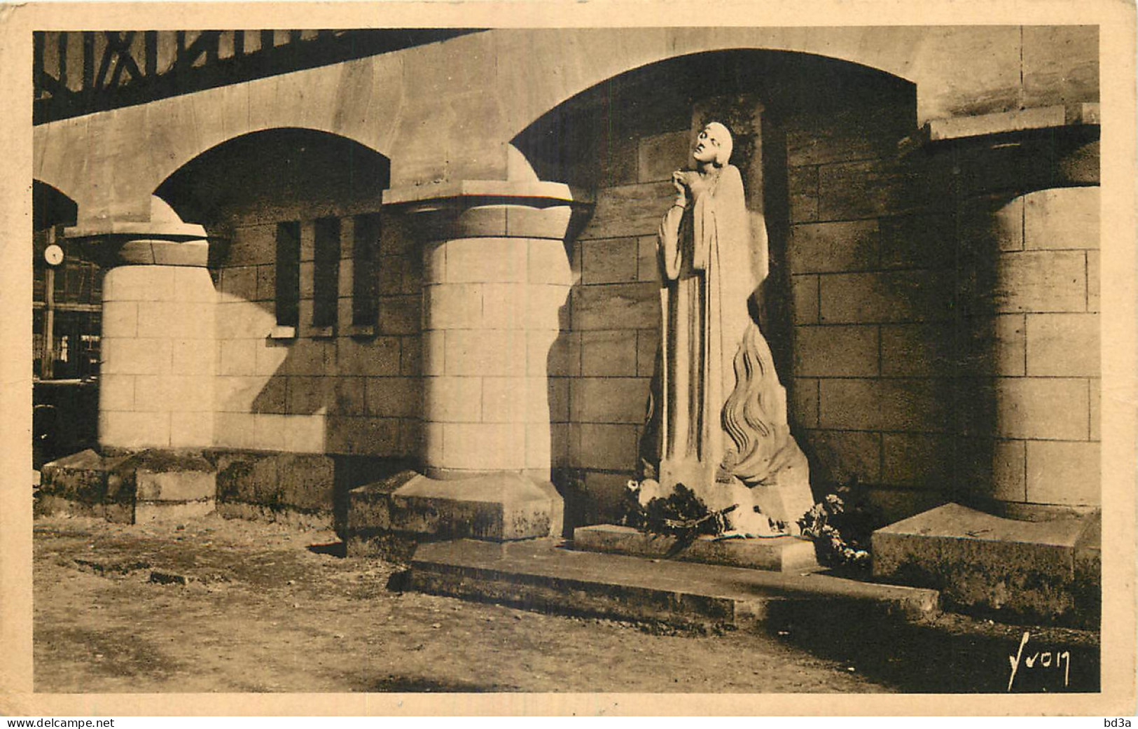 76 - ROUEN - PLACE DU MARCHE  - JEANNE D'ARC SUR SON BUCHER - Rouen