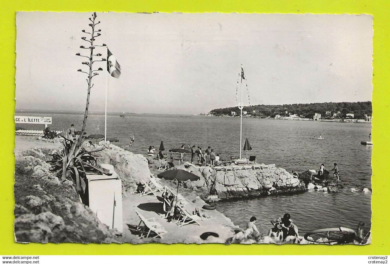 06 ANTIBES N°30 La Plage De L'Ilette Chez ANTOINE Et Le Cap En 1958 Baignade Vélo Bouée Chambre à Air Masque Tuba - Autres & Non Classés