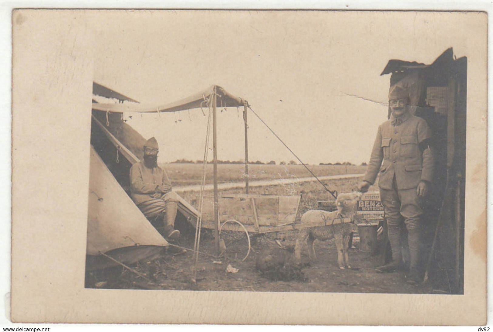 MILITAIRES ET ATTELAGE AVEC UN MOUTON CARTE PHOTO - Oorlog 1914-18