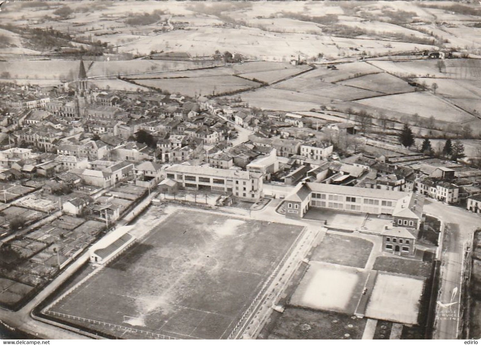 *** 31  ***  BOULOGNE SUR CESSE Terrain De Sports Et Les écoles Vue Aérienne Terrain De Foot Timbrée TTB  1961 Boulogne - Other & Unclassified