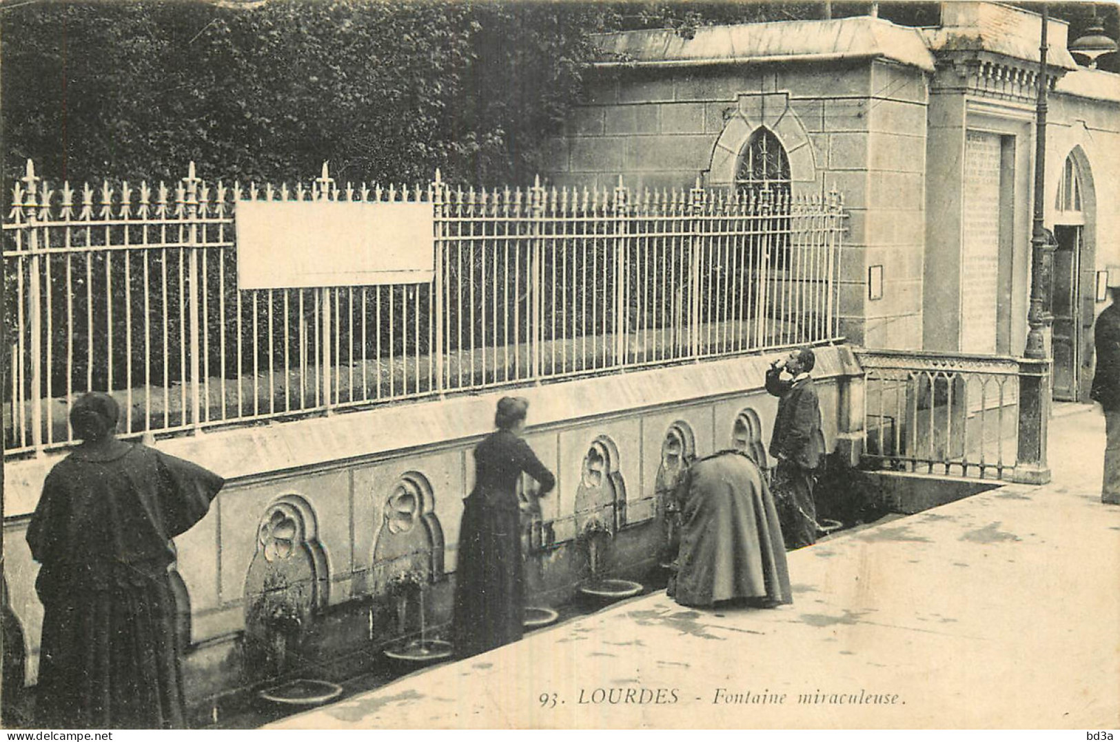 65 -LOURDES - FONTAINE MIRACULEUSE - Lourdes