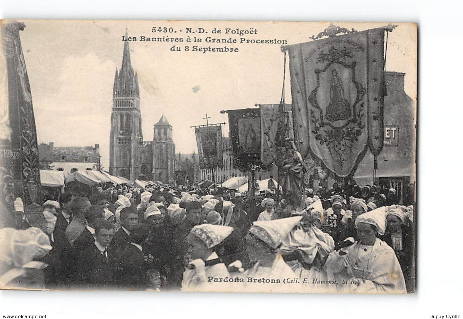 N. D. De FOLGOET - Les Bannières à La Grande Procession Du 8 Septembre - Très Bon état - Le Folgoët