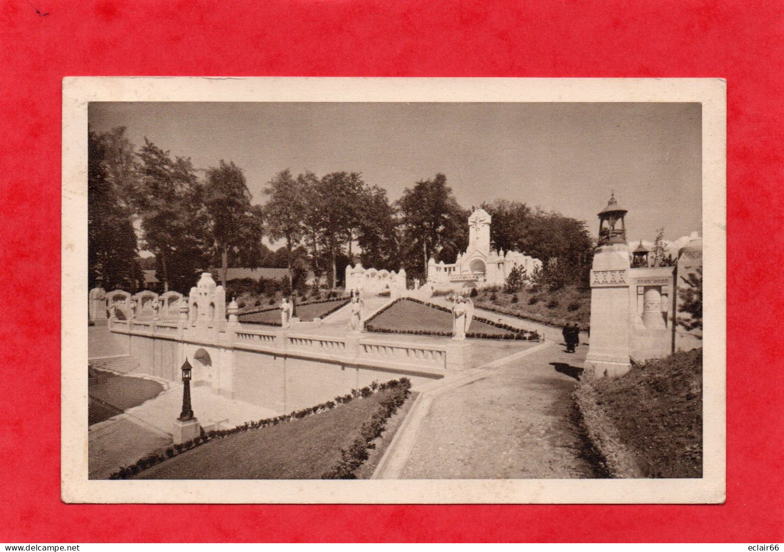 14 LISIEUX  La Basilique De Lisieux. Le Chemin De Croix Exterieur. Vue Generale. CPA 1938 N°9 - Lisieux