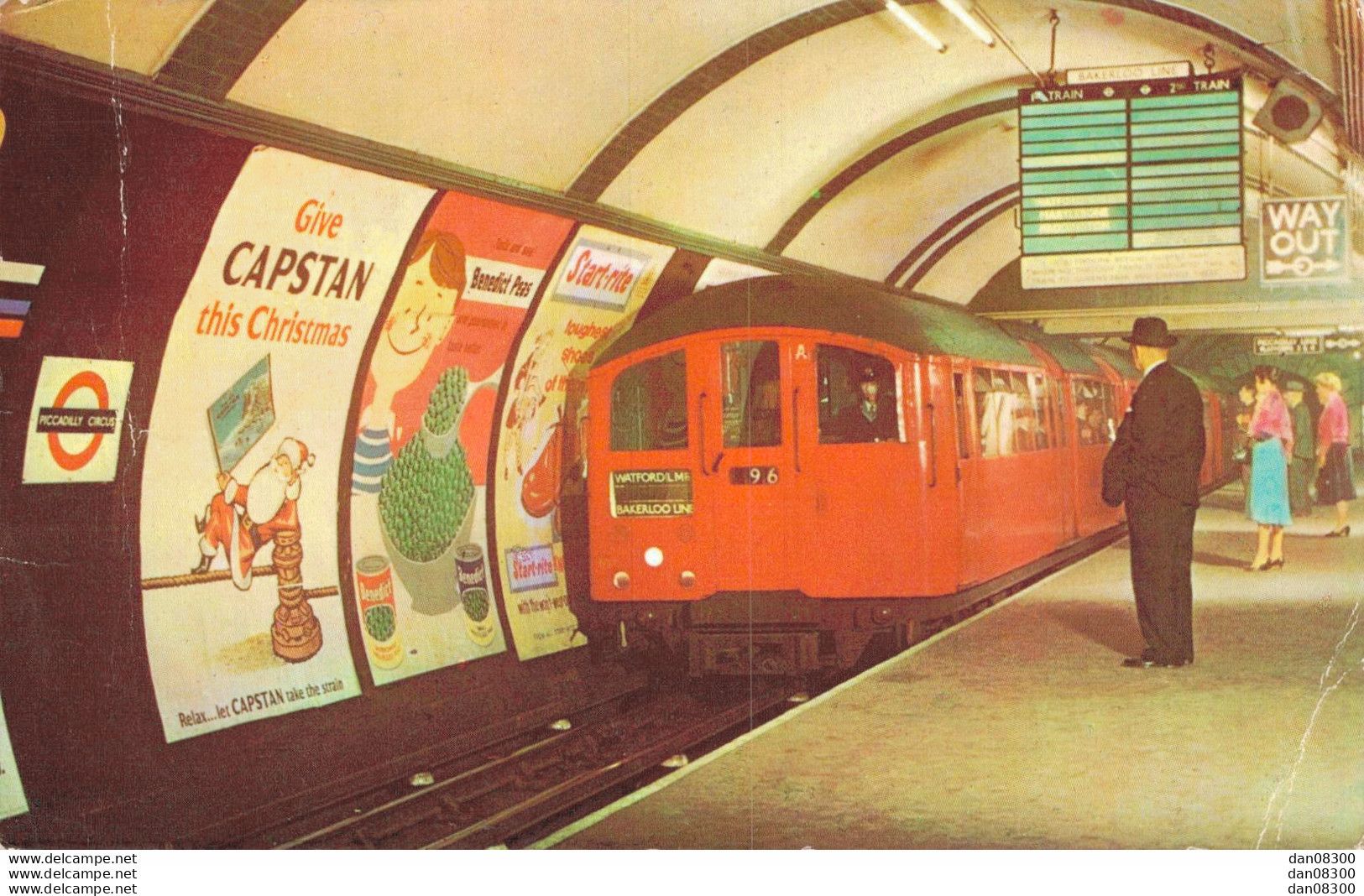 TUBE TRAIN ENTERING PICADILLY CIRCUS STATION LONDON CPSM - Sonstige & Ohne Zuordnung